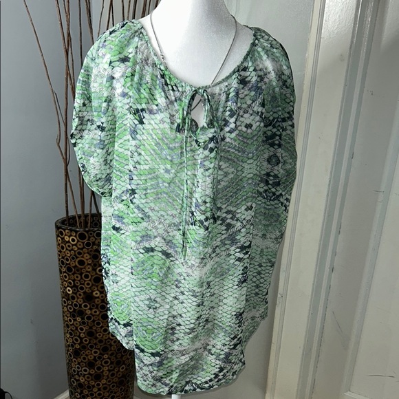 CAbi Green Tie Front 3/4 Sleeve Blouse - Picture 2 of 9
